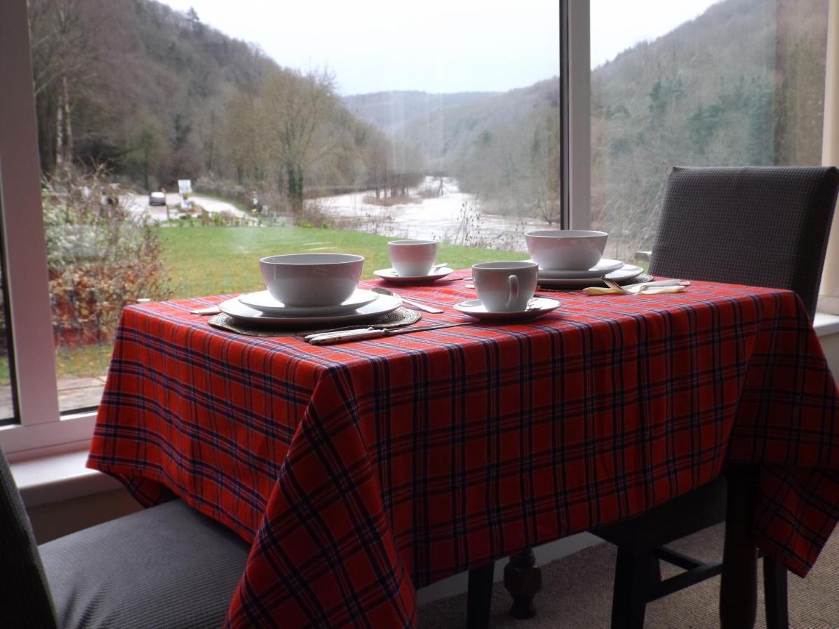 シモンズ・ヤット Wye Rapids House Bed & Breakfast エクステリア 写真